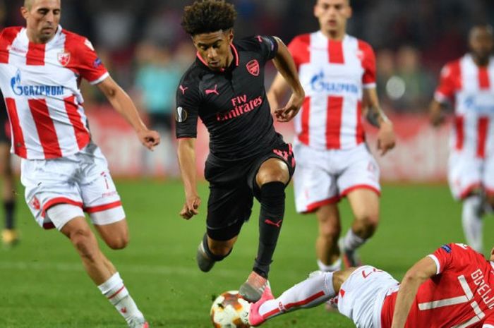 Aksi pemain Arsenal, Reiss Nelson, dalam pertandingan Liga Europa 2017-2018 menghadapi Crvena Zvezda di Belgrade, Serbia, pada 19 Oktober 2017.