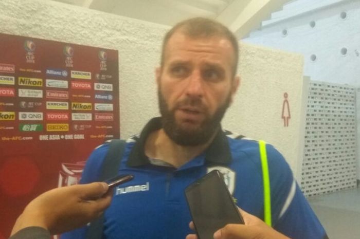 Bek Tampines Rovers, Fahrudin Mustafic, berbicara kepada wartawan di mixed zone Stadion Utama GBK pada Rabu (28/2/2018).