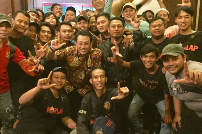 Panpel Persija Jakarta, Arief Perdana Kusuma, bersama dengan beberapa Kordinator Lapangan The Jakmania 