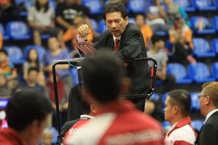 Wasit asal Singapura, Muhammad Radi, dinilai telah mengeluarkan keputusan kontroversial saat laga sepak takraw putri antara Malaysia dan Indonesia, di Kuala Lumpur, Minggu (20/8/2017).