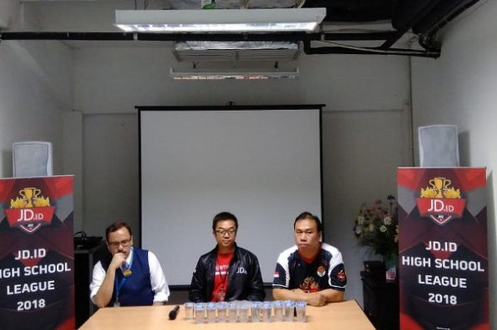 Head of Gaming and Computer Accessories JD.ID, Henry Yacob dan Vice President High School League 2018, Sonny Hadi Sukotjo dalam diskusi JD.ID High School League 2018, Kamis, (13/12/2018) di Mahaka Square, Kelapa Gading, Jakarta.