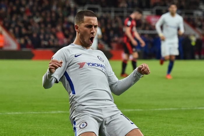 Gelandang Chelsea, Eden Hazard, merayakan gol yang dia cetak ke gawang Bournemouth dalam laga Liga Inggris di Stadion Vitality, Bournemouth, pada 28 Oktober 2017.