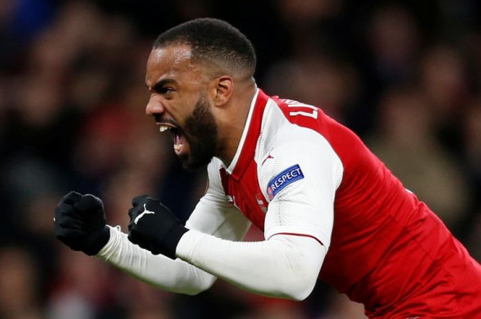 Striker Arsenal, Alexandre Lacazette, merayakan gol yang dicetak ke gawang CSKA Moskva dalam laga leg pertama perempat final Liga Europa di Stadion Emirates, London, Inggris pada 5 April 2018.