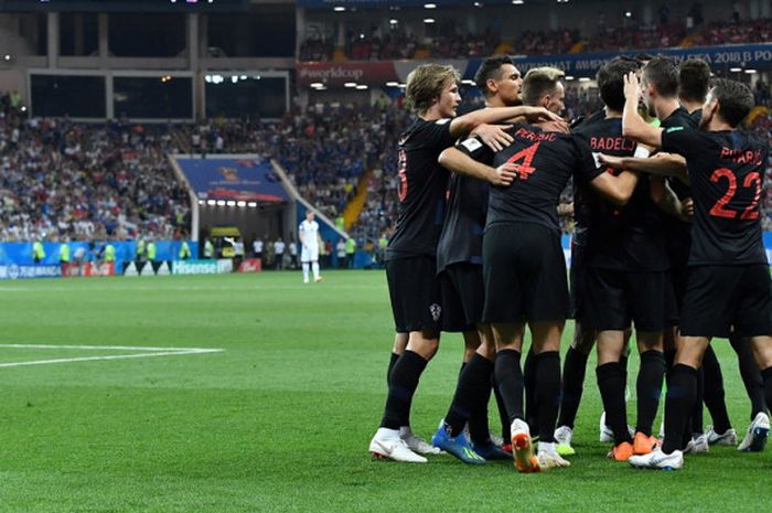 Para pemain timnas Kroasia saat merayakan gol kemenangan mereka atas Islandia yang dicetak Ivan Perisic dalam laga Grup D Piala Dunia 2018 di Stadion Rostov Arena, Rostov-On-Don, Rusia, pada Selasa (26/6/2018).