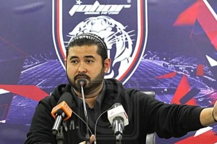 Pemilik Johor Darul Takzim, Tunku Ismail saat memberikan keterangan soal rencananya mundur menjadi l