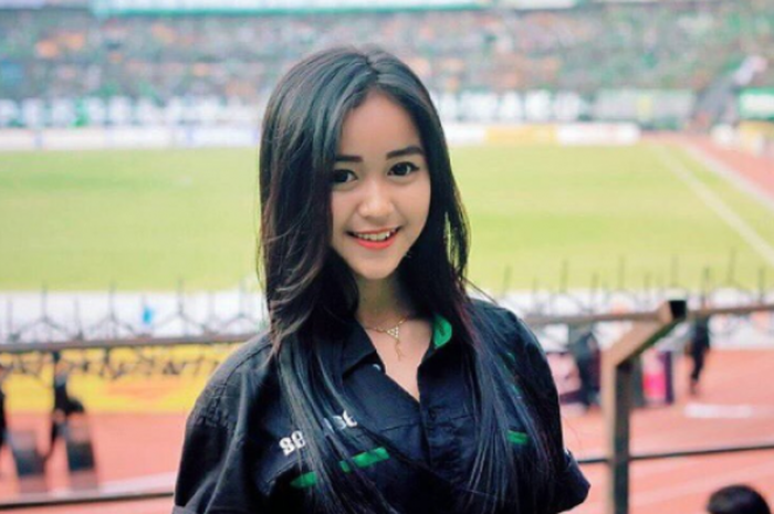 Bonita saksikan laga Persebaya