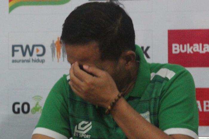 Pelatih Persebaya Surabaya musim 2018-2019, Djadjang Nurdjaman, ketika masih menangani PSMS Medan.     