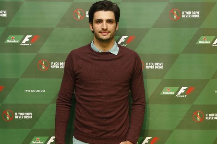 Pebalap Formula One (F1) dari tim Toro Rosso, Carlos Sainz, saat menghadiri Official F1 Heineken Party setelah GP Kanada, di Montreal, Kanada, 12 June 2016.