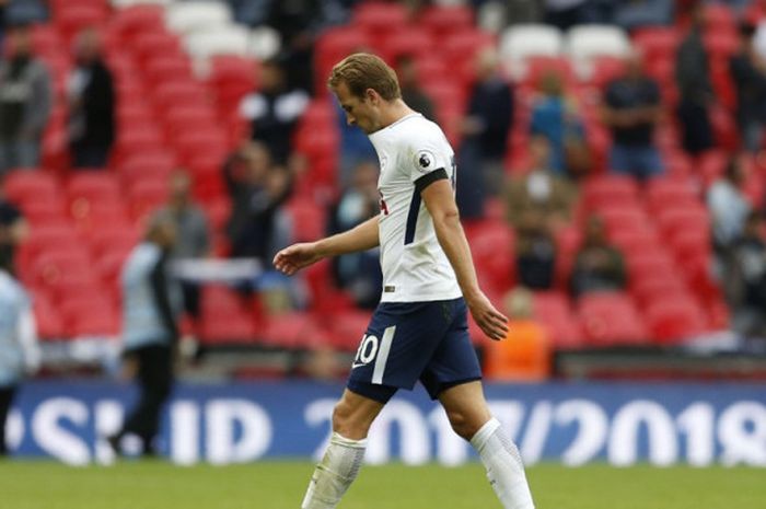 Reaksi striker Tottenham Hotspur, Harry Kane, seusai laga Liga Inggris kontra Chelsea di Stadion Wembley, London, pada 20 Agustus 2017.