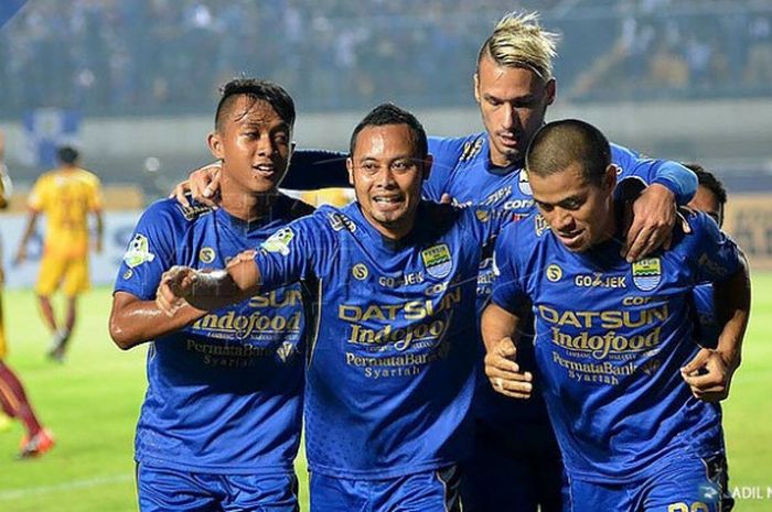 Persib Bandung merayakan golnya ke gawang Sriwijaya FC di Stadion Gelora Bandung Lautan Api.