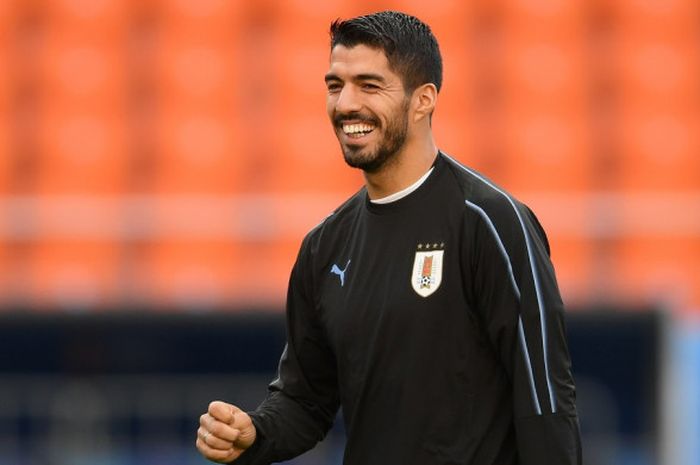 Penyerang Timnas Uruguay, Luis Suarez, dalam sesi latihan di Stadion Ekaterinburg, 14 Juni 2018.