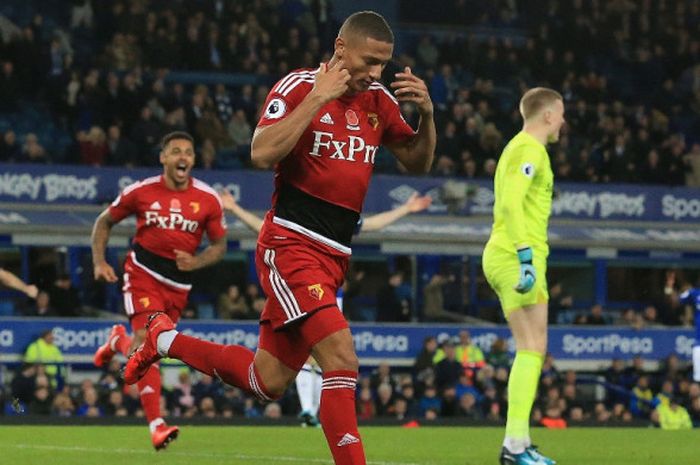 Pemain Watford, Richarlison de Andrade, merayakan gol yang dia cetak ke gawang Everton dalam laga Liga Inggris di Stadion Goodison Park, Liverpool, pada 5 November 2017.