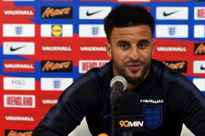 Bek kanan Inggris, Kyle Walker, berbicara dalam konferensi pers di St. George's Park, Burton-on-Trent, Inggris pada 5 Juni 2018.