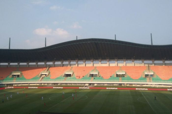  Suasana pertandingan matchday kedua PSSI Anniversary Cup 2018 antara timnas Uzbekistan Vs timnas Bahrain di Stadion Pakansari, Kabupaten Bogor, Senin (30/4/2018). 