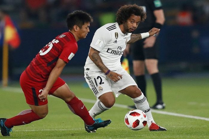 Bek Real Madrid, Marcelo Vieira, beraksi dalam laga semifinal Piala Dunia Antarklub 2018 melawan Kas