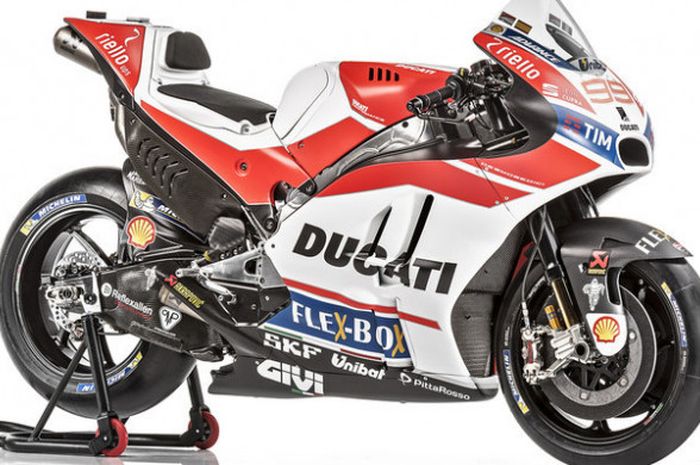 Desmosedici GP17, motor yang digunakan Andrea Dovizioso, Jorge Lorenzo, dan Danilo Petrucci.