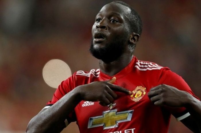 Selebrasi striker Manchester United, Romelu Lukaku, setelah mencetak gol saat Manchester United vs Manchester City di Stadion NRG, Houston, Amerika Serikat, pada Jumat (21/7/2017).