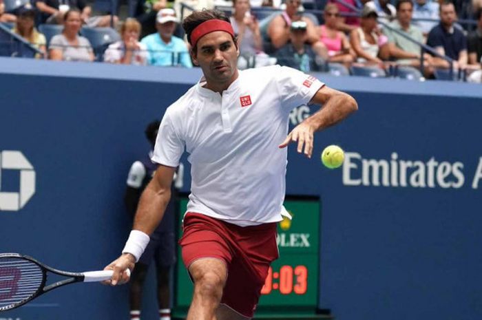 Roger Federer (Swiss) saat menjalani babak 64 besar US Open 2018 kontra Benoit Paire yang berlangsung Kamis (30/8/2018) waktu Amerika Serikat.