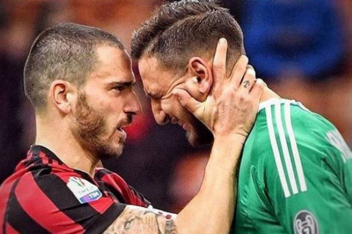 Kapten AC Milan, Leonardo Bonucci mencoba menenangkan Gianluigi Donnarumma yang diejek Ultras AC Milan