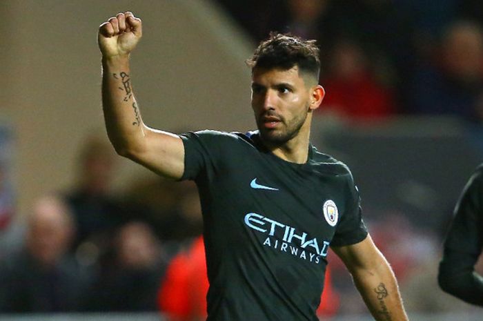 Striker Manchester City, Sergio Aguero, merayakan gol yang dia cetak ke gawang Bristol City dalam laga leg kedua semifinal Piala Liga Inggris di Stadion Ashton Gate, Bristol, pada 23 Januari 2018.