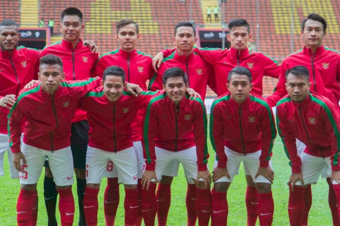 Starting Line Up Timnas Indonesia U-22 saat menghadapi Thailand di Stadion Shah Alam, Selangor, Malaysia, Selasa (15/8/2017)