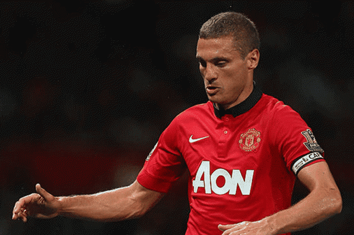 Aksi Nemanja Vidic dalam laga Premier League antara Manchester United dan Chelsea di Old Trafford, 23 Agustus 2013. 