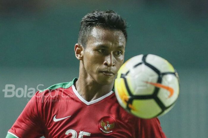 Pemain Timnas U-23 Indonesia, Osvaldo Haay, beraksi pada laga PSSI Anniversary Cup 2018 kontra Bahrain