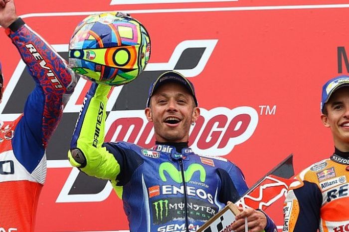 Danilo Petrucci, Valentino Rossi, dan Marc Marquez, saat merayakan podium MotoGP Belanda.