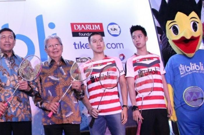 Pasangan ganda putra Indonesia, Marcus Fernaldi Gideon/Kevin Sanjaya Sukamuljo, menghadiri konferensi pers Blibli Indonesia Open 2018 di Hotel Fairmont, Jakarta, Senin (14/5/2018).