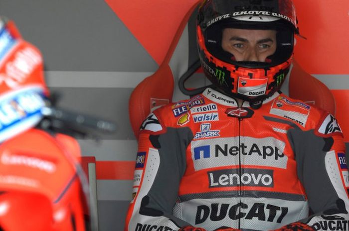 Jorge Lorenzo saat menjalani sesi latihan bebas di Sirkuit Sachsenring, Jerman, Jumat (13/7/2018).