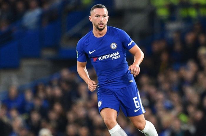 Gelandnag Chelsea, Danny Drinkwater, dalam laga kontra Everton pada Rabu (25/10/2017)