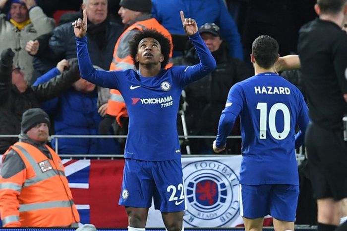 Gelandang Chelsea, Willian, merayakan gol yang dia cetak ke gawang Liverpool FC dalam laga Liga Inggris di Stadion Anfield, Liverpool, pada 25 November 2017.