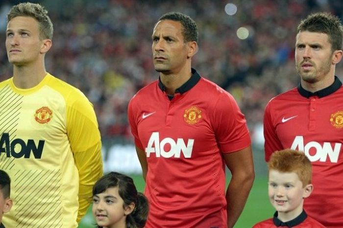 Anders Lindegaard (kiri), Rio Ferdinand (tengah), dan Michael Carrick saat menjalani tur di Sydney, Australia, pada 20 Juli 2013.