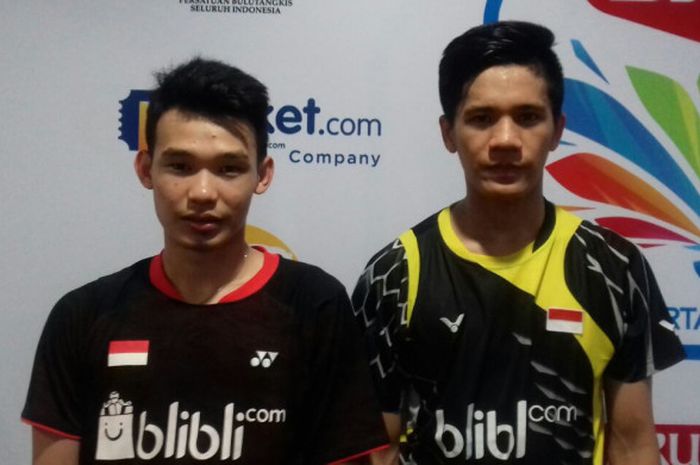 Pasangan ganda putra junior Indonesia, Rinov Rivaldy (kiri) dan Yeremia Erich Yoche Yacob (kanan) berhasil memenangi laga WJC 2017 pada Rabu (18/10/2017).