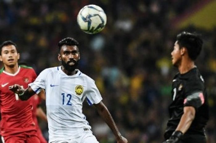 Pemain timnas U-22 Malaysia, Nadarajah Thanabalan, saat beraksi di laga semifinal SEA Games 2017 kon