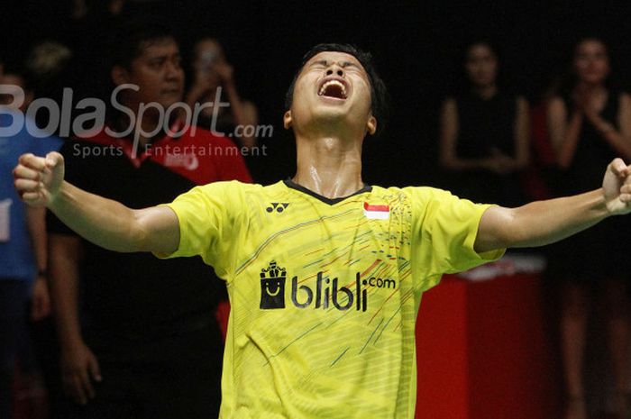 Ekspresi kemenangan pebulu tangkis tunggal putra Indonesia, Anthony Sinisuka Ginting, saat dipastikan juara Indonesia Masters 2018 di Istora Senayan, Jakarta, Minggu (28/1/2018).