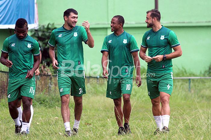 Empat pemain asing PSMS Medan, Senin (26/3) sore hanya mengikuti recovery training di Stadion Kebun Bunga.