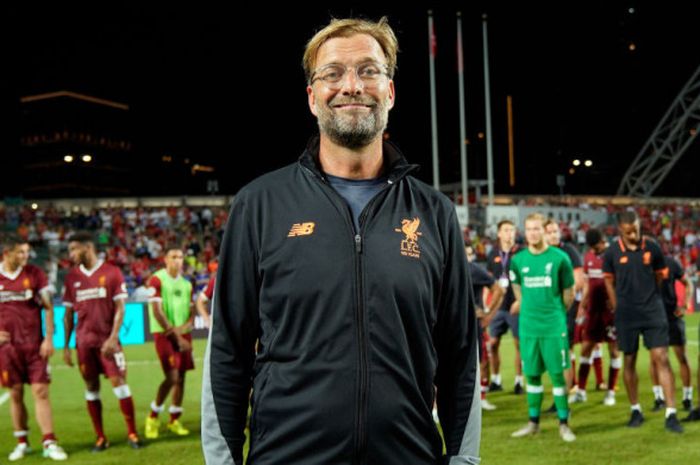 Manajer Liverpool FC, Juergen Klopp, merayakan kemenangan atas Leicester City dalam laga final Premier League Asia Trophy di Stadion Hong Kong pada 22 Juli 2017.