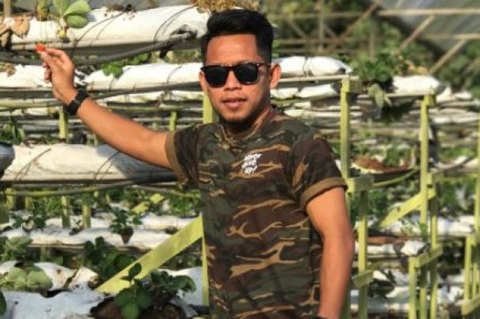 Andik Vermansah ketika sedang di perkebunan strawberry