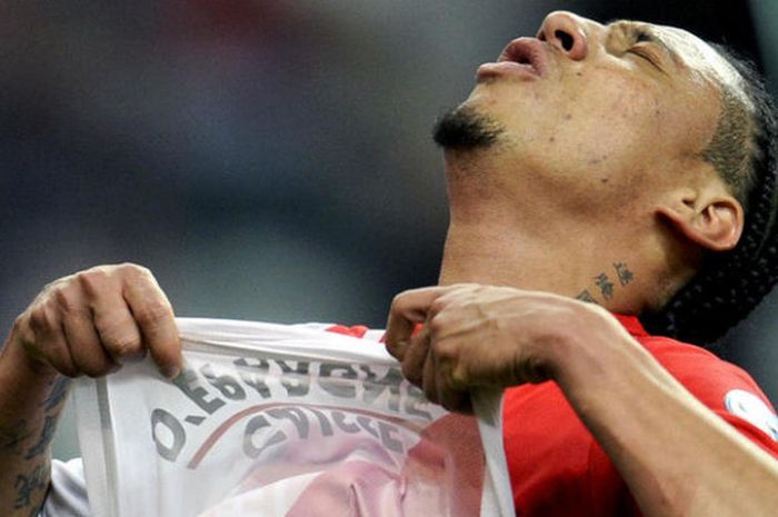 Juan Pablo Pino membela AS Monaco saat melawan Paris Saint Germain pada partai final Piala Perancis di Stade de France, 1 Mei 2010.