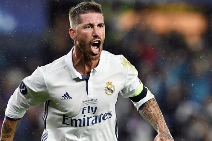 Selebrasi bek Real Madrid, Sergio Ramos, usai membobol gawang Sevilla dalam laga Piala Super Eropa 2016 di Stadion Lerkendal, Trondheim, Norwegia, pada Selasa (9/8/2016) atau Rabu dini hari WIB.