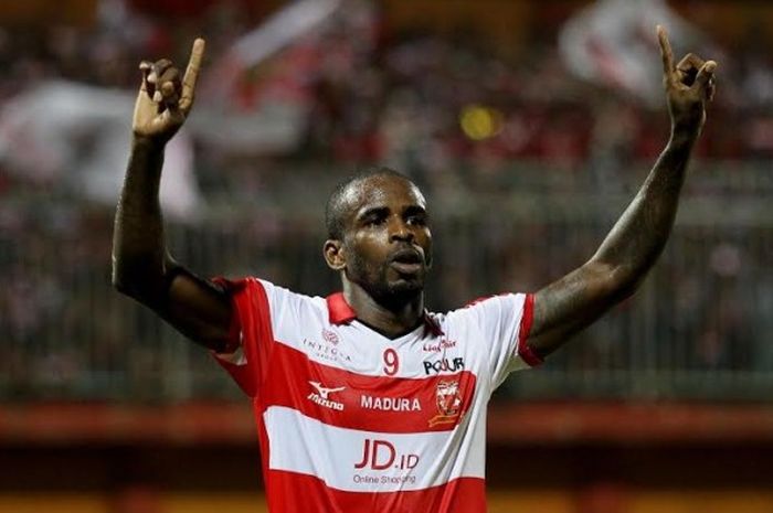 Pemain Madura United, Greg Nwokolo