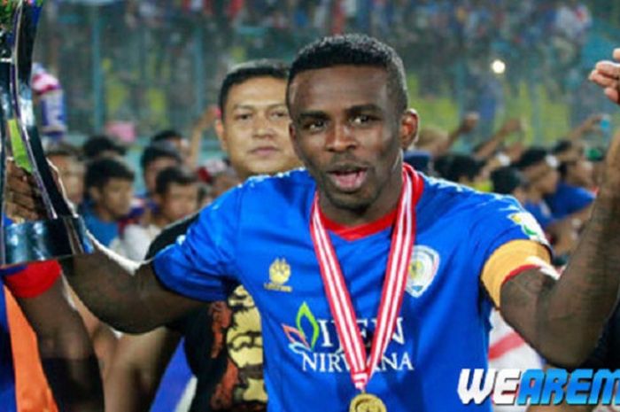 Greg Nwokolo saat membela Arema.