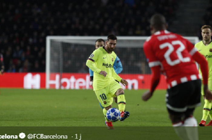 Striker Barcelona, Lionel Messi, beraksi saat melawan PSV Eindhoven di laga Grup B Liga Champions Eropa pada Kamis (29/11/2018) di Stadion Philips, Eindhoven, Belanda.