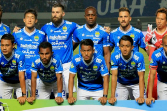  Skuat Persib Bandung pada pekan ke-14 Liga 1.           