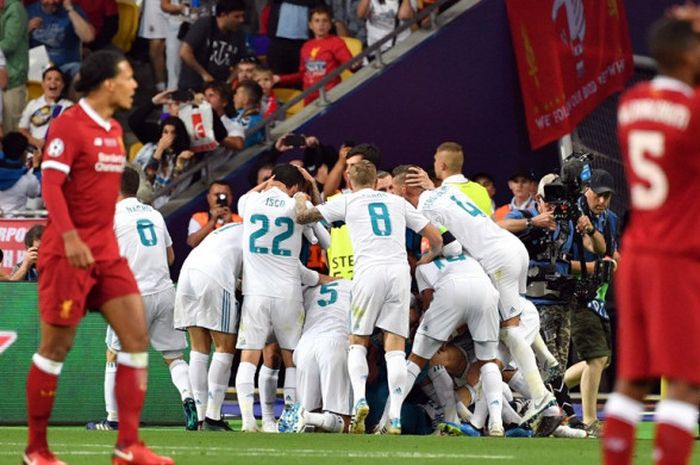   Para pemain Real Madrid merayakan gol ke gawang Liverpool FC dalam laga final Liga Champions di Stadion NSC Olimpiyskiy, Kiev, Ukraina pada 26 Mei 2018.  