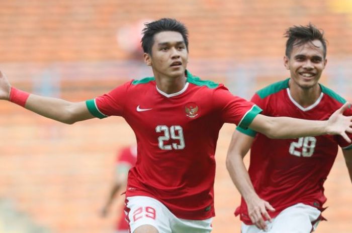 Selebrasi penyerang Septian David Maulana dan Rezaldi Hehanusa seusai menyamakan skor 1-1 saat timnas U-22 Indonesia bersua Thailand pada laga perdana kedua tim pada Grup B SEA Games 2017 di Stadion Shah Alam, Selangor, 15 Agustus 2017.  Di laga lawan Filipina, Kamis (17/6/2017), dia mencetak 1 gol dan satu assist.