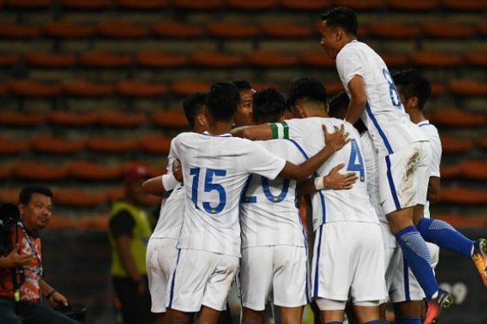 Pemain timnas U-22 Malaysia merayakan gol yang dicetak ke gawang timnas U-22 Brunei Darussalam dalam laga kedua tim di ajang SEA Games 2017, Senin (14/8/2017).