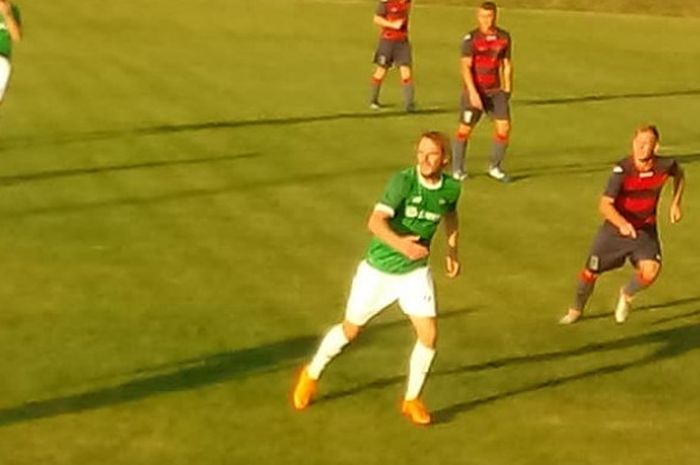 Pemain Lechia Gdansk, Milos Krasic saat membela Lechia Gdansk II saat melawan KS Msciszewice di Stadion Msciszewice, dalam pertandingan babak ketiga Piala Polandia regional Gdansk (Regional Polish Cup), pada Rabu (19/9/2018).