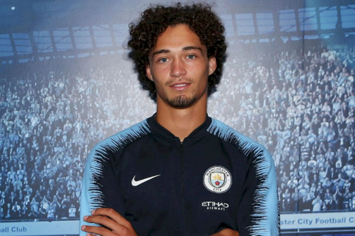 Bek baru Manchester City, Philippe Sandler.